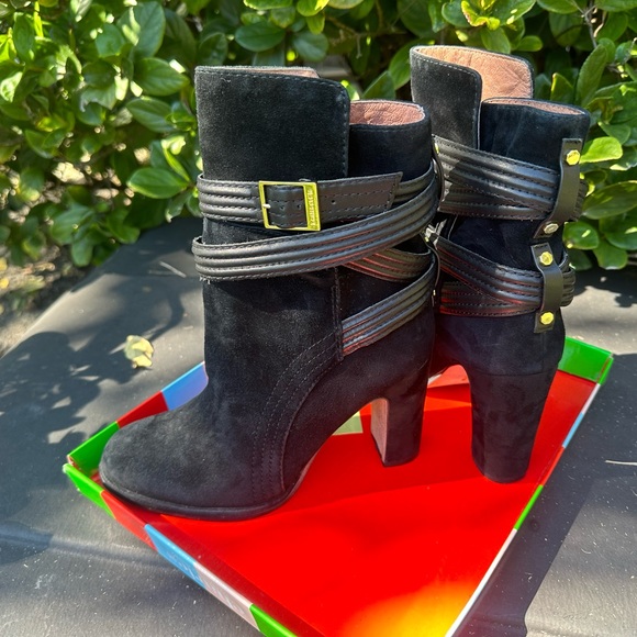 Luise Et Cie women’s black suede booties,size 5 1/2 - Picture 3 of 10